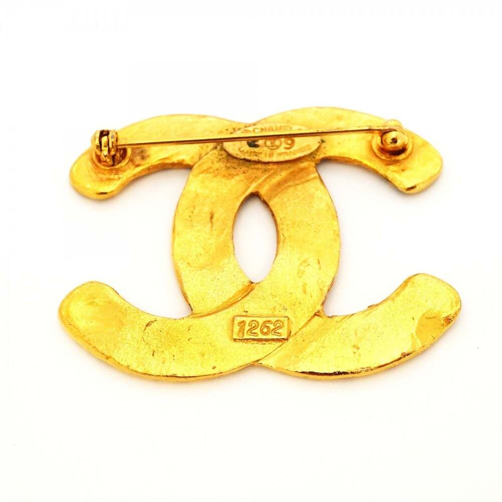 CHANEL Gold Logo Brooch - Picture 5 of 7